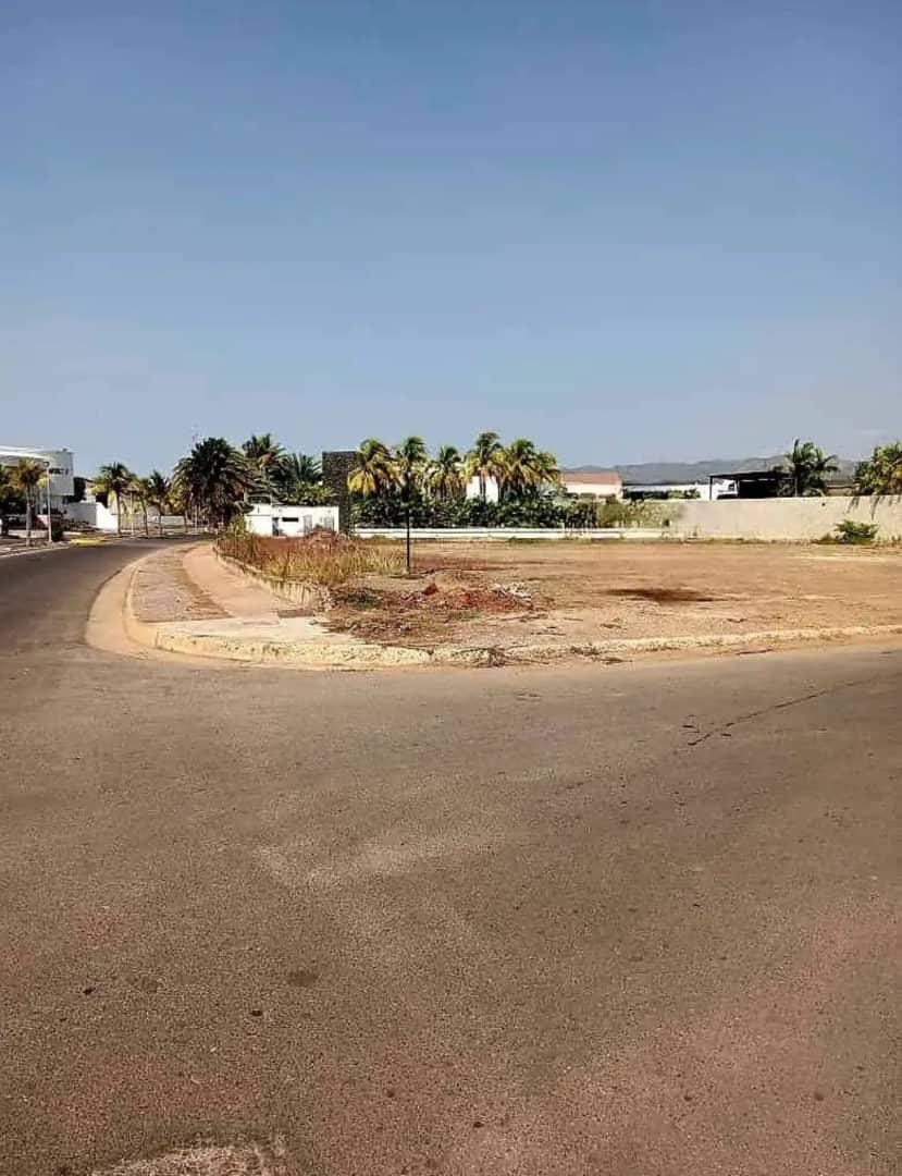 Parcela de Esquina en Venta en Las Villas