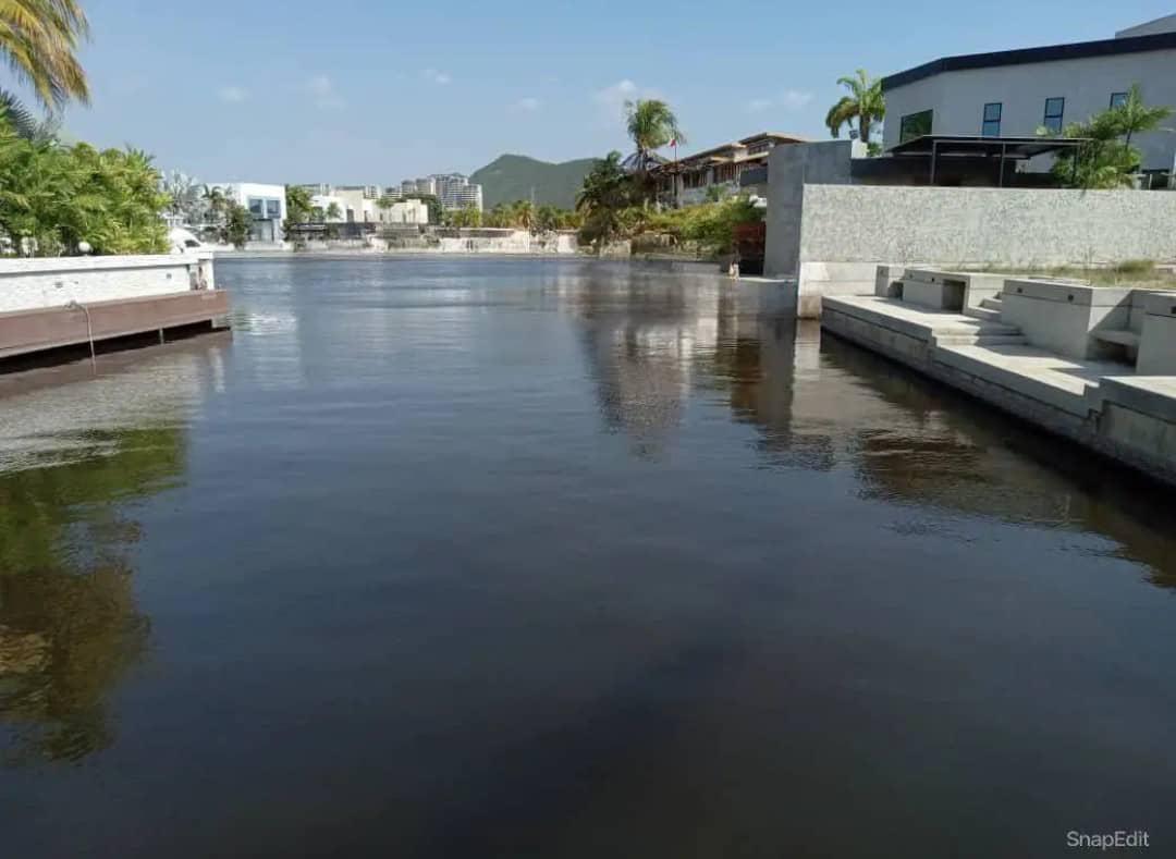 Parcela de Esquina en Venta en Las Villas